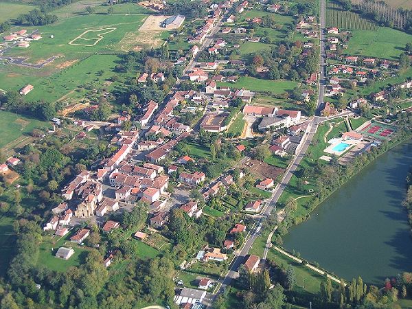 Vue aerienne de Castelnau d'Auzan