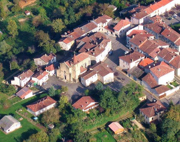 Vue aerienne de Castelnau d'Auzan