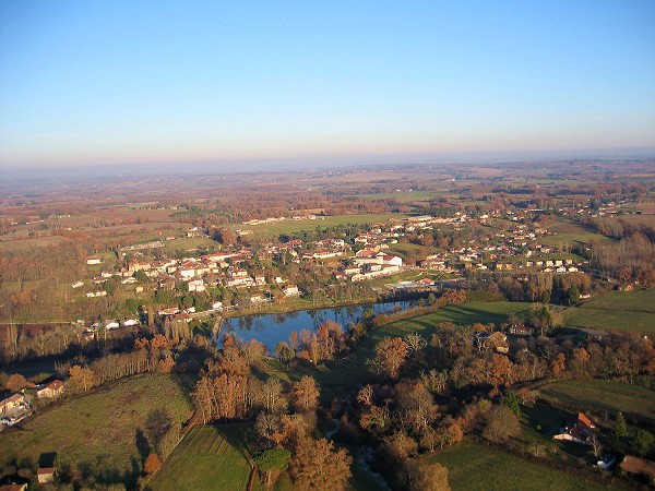 Vue aerienne de Castelnau d'Auzan