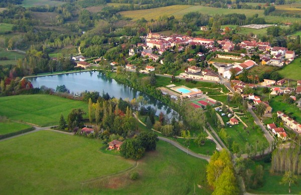 Vue aerienne de Castelnau d'Auzan