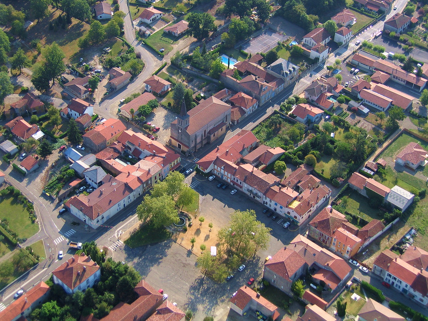 Photo aerienne en grand format de la commune de Cazères sur l'Adour