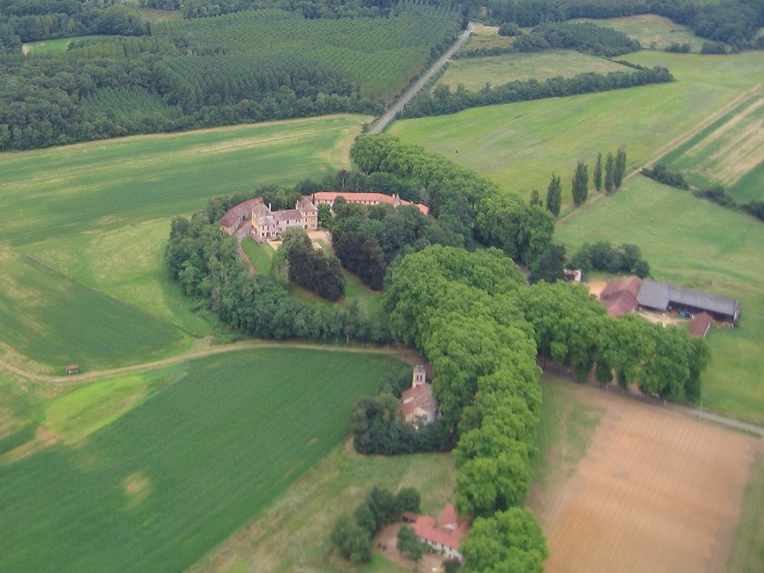 Vue aerienne du Chateau de Barrau 32240 Castex d'Armagnac 