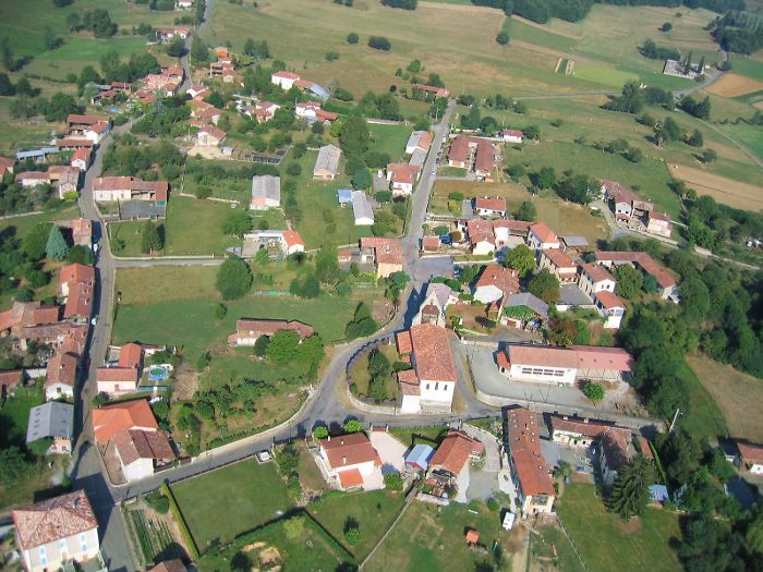 Vue aerienne de Rouede en Haute-Garonne